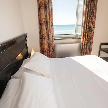 331 - Lord Nelson Chiavri - Appartamento 4 Fronte Mare 3*