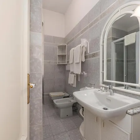 331 - Lord Nelson Fronte E Vista Mare 4 Кьявари