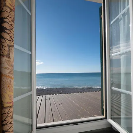 331 - Lord Nelson Chiavri - Appartamento 4 Fronte Mare Vendégház 3*