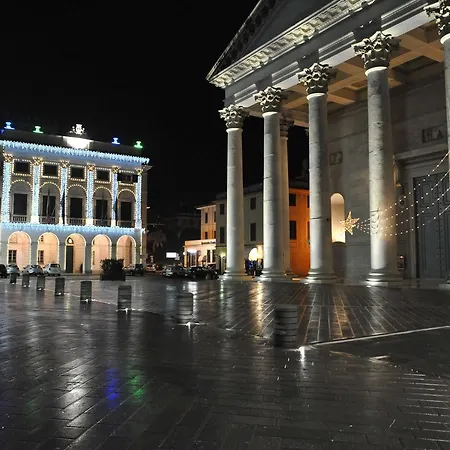 Lord Nelson - * Chiavari