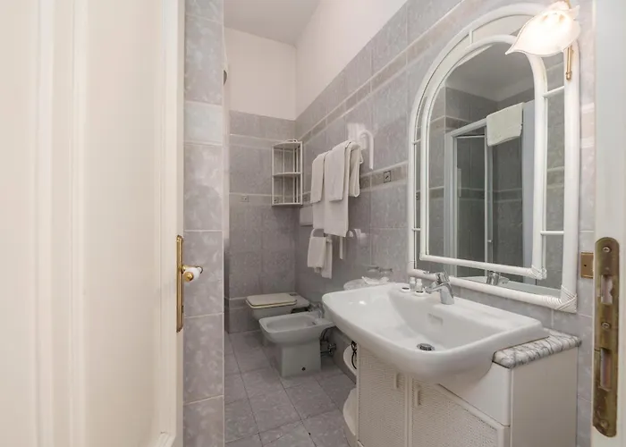 331 - Lord Nelson Fronte E Vista Mare 4 Chiavari